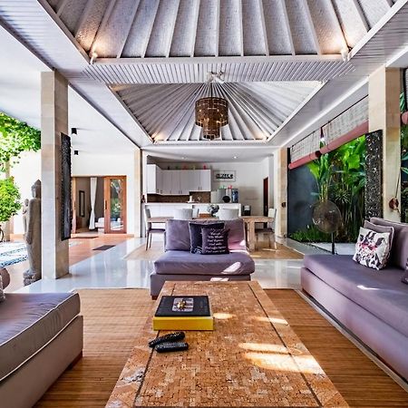 Central Seminyak Villa Martini Exterior photo