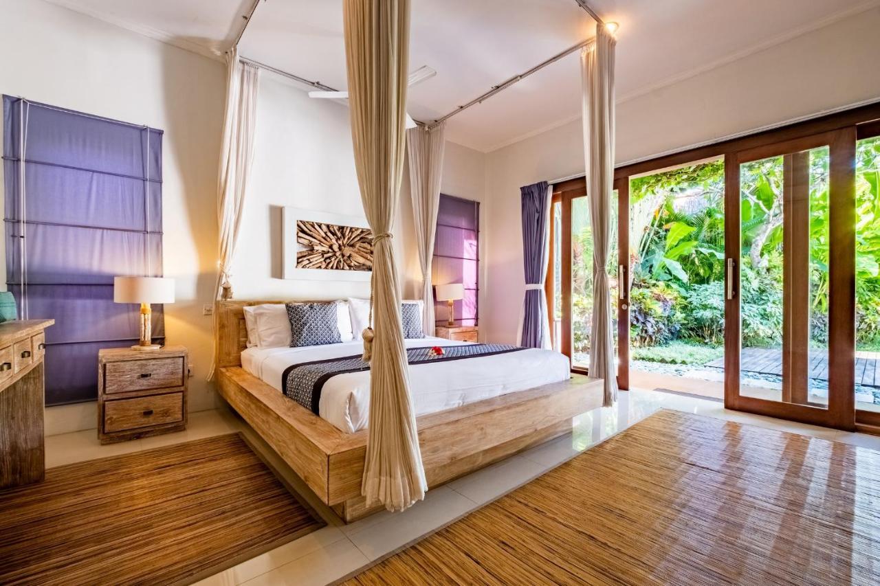 Central Seminyak Villa Martini Exterior photo