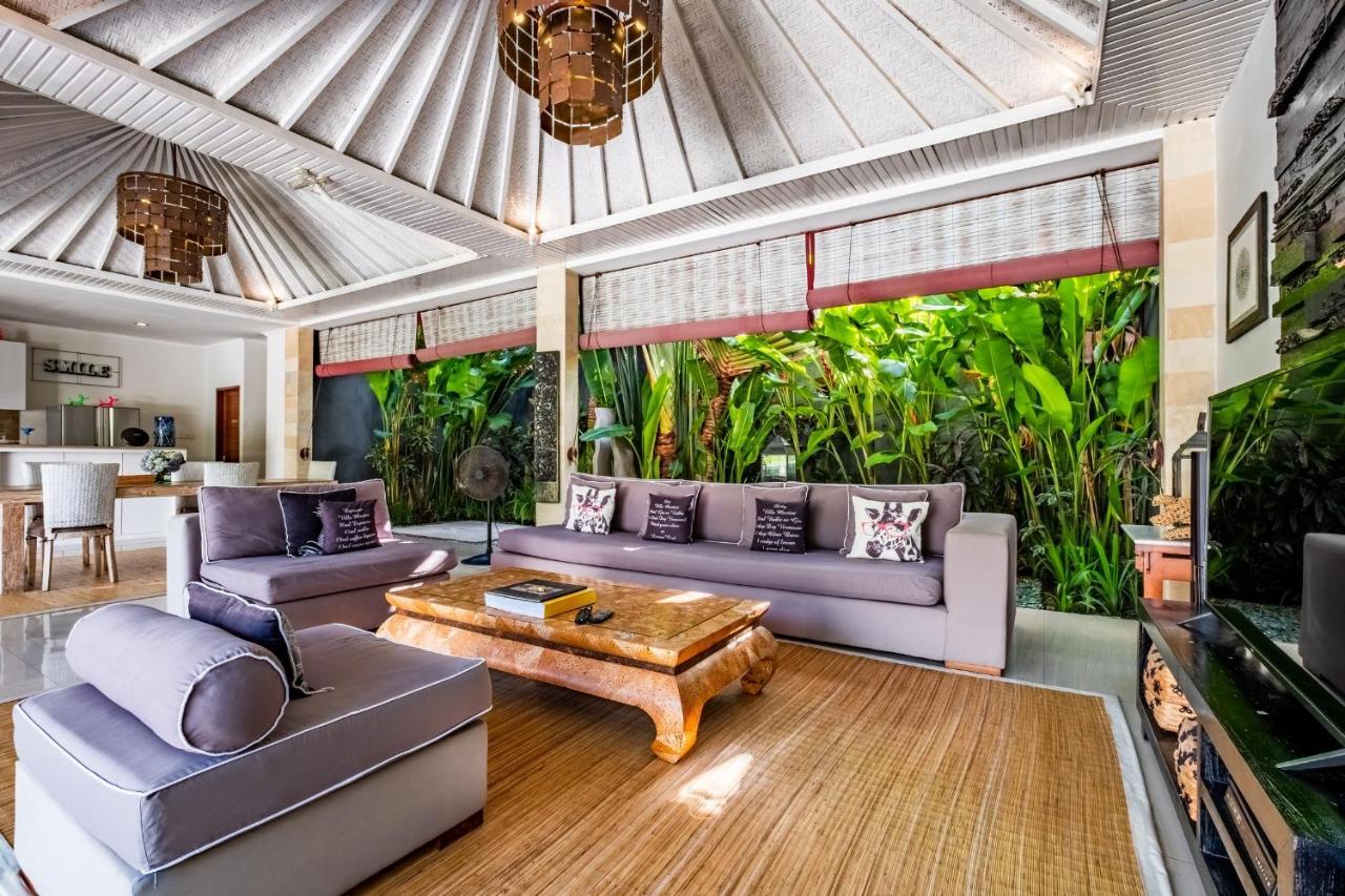 Central Seminyak Villa Martini Exterior photo