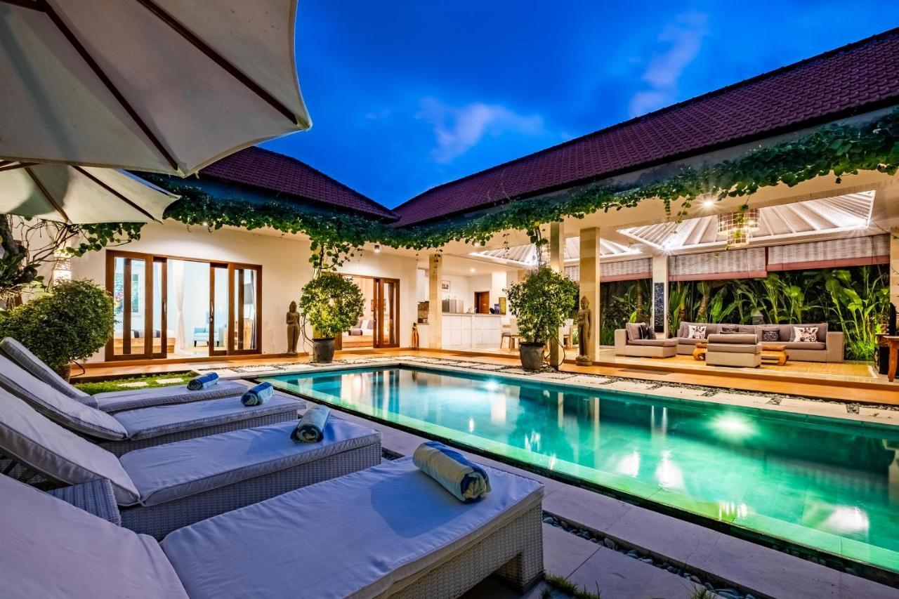 Central Seminyak Villa Martini Exterior photo