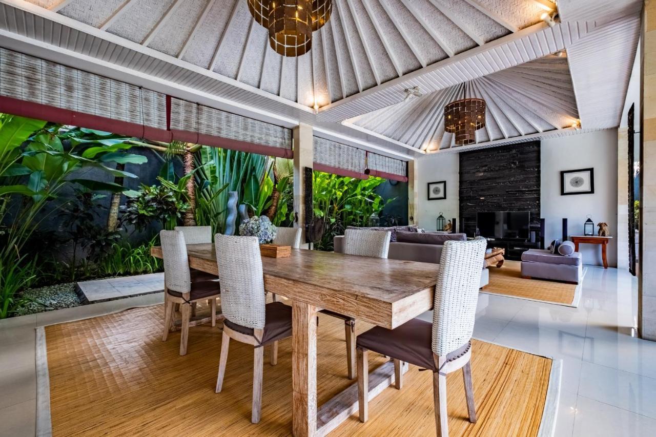 Central Seminyak Villa Martini Exterior photo