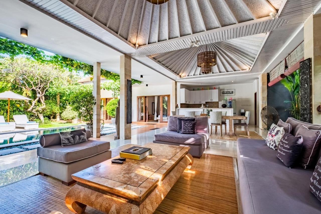 Central Seminyak Villa Martini Exterior photo