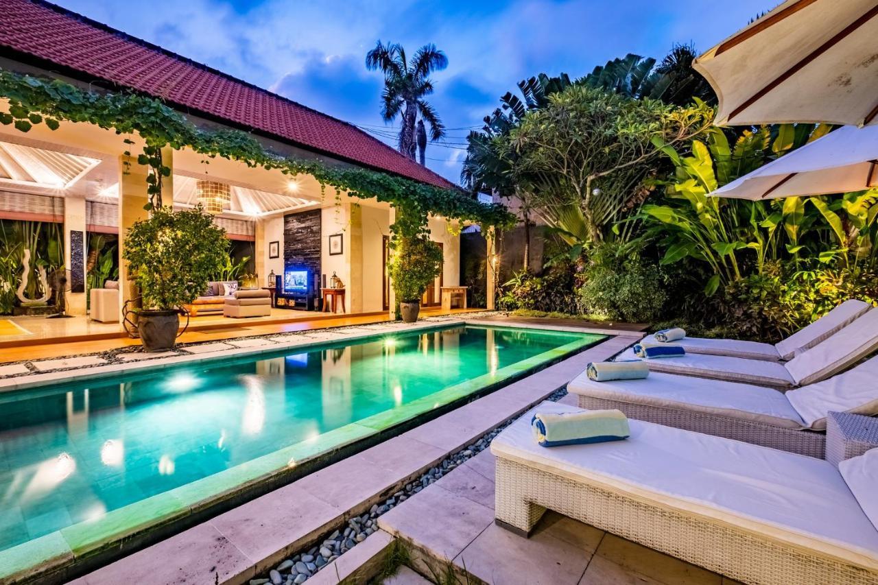 Central Seminyak Villa Martini Exterior photo